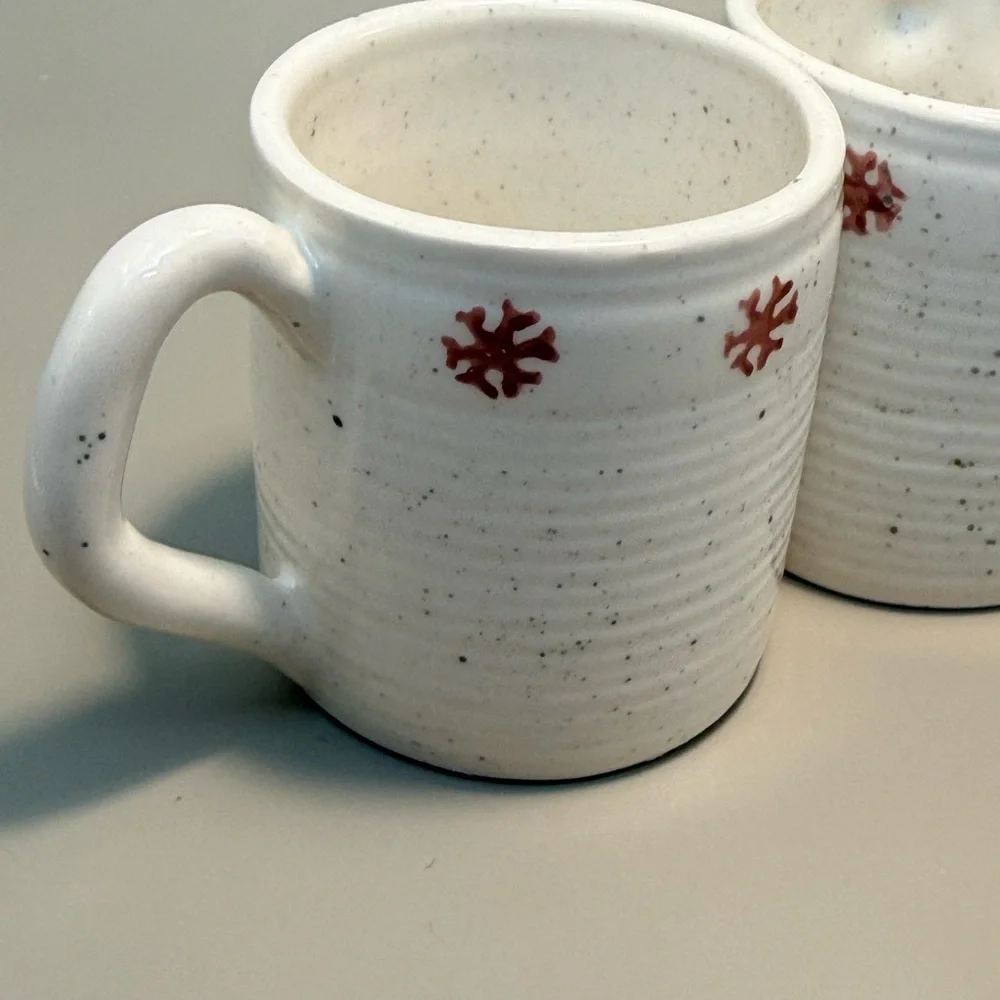 Set 4/ 1999 Hearst Communication Enesco Vintage Snow Flake Mugs Collectables